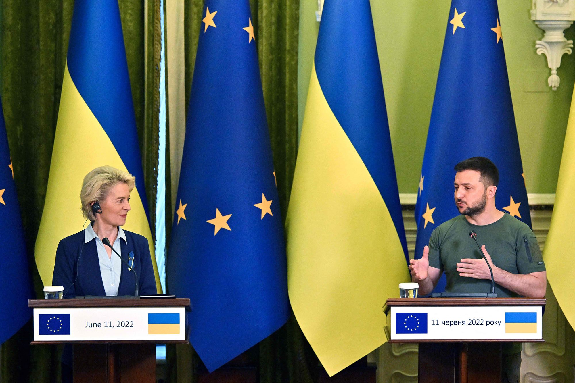 Kommissionspräsidentin Von der Leyen und der ukrainische Präsident Wolodymyr Selenskyj