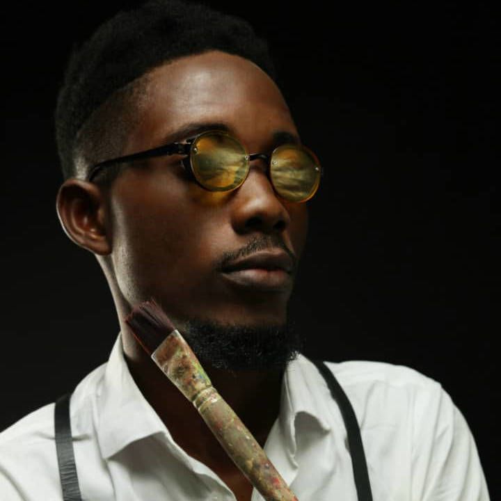 Künstler Ulrik Abé aus der Elfenbeinküste