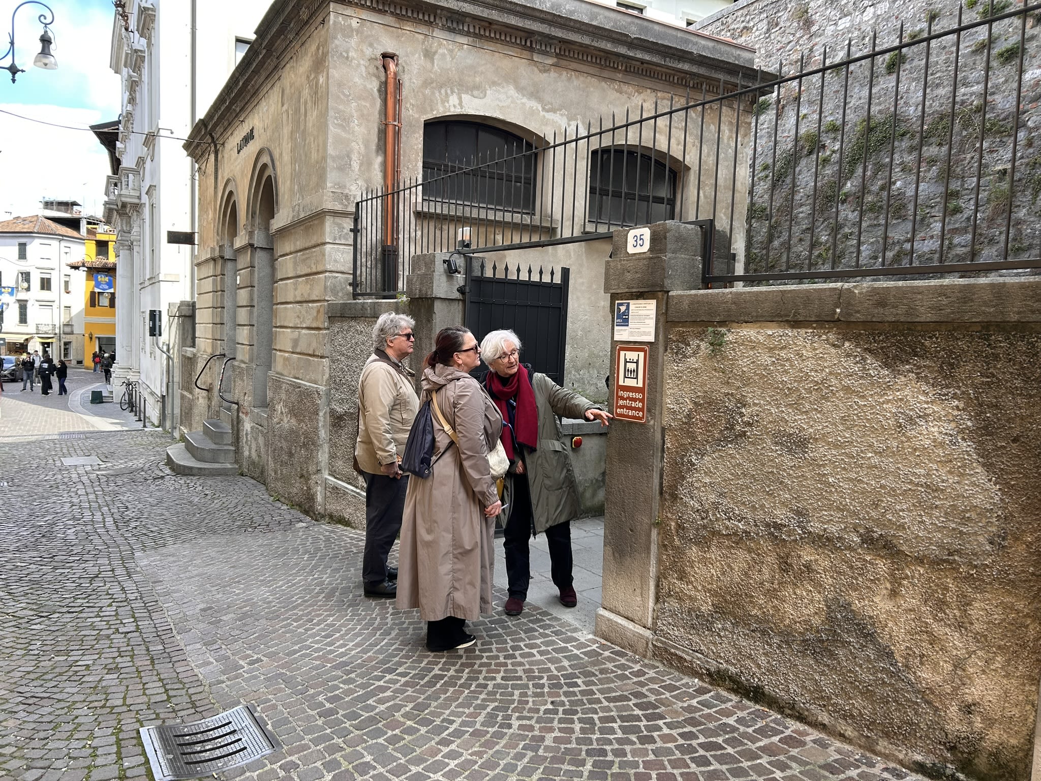 Der Aufzug und das Besucherzentrum in der Vicolo Sottomonte