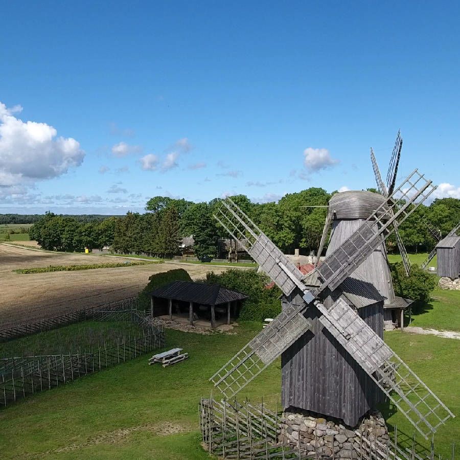 Windmühle auf der Insel Saaremaa in Estland